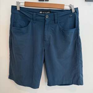 TravisMathew Men's Blue Striped Performance Golf Shorts Size 30